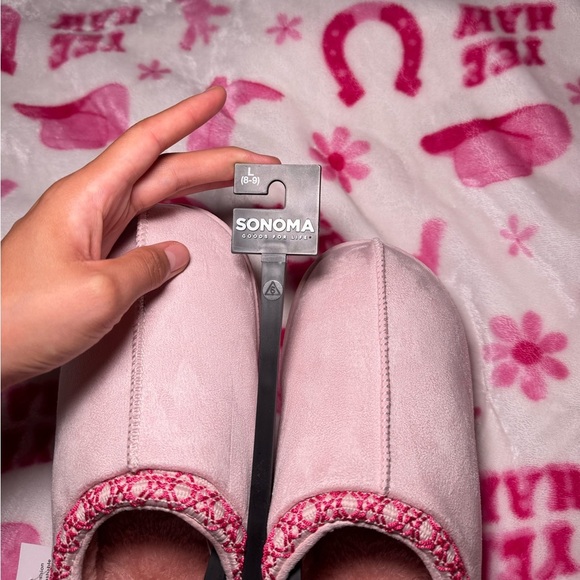 Pink Outdoor Indoor Slippers Fuzzy ๐ฉท๐โจ๐ - Picture 2 of 3